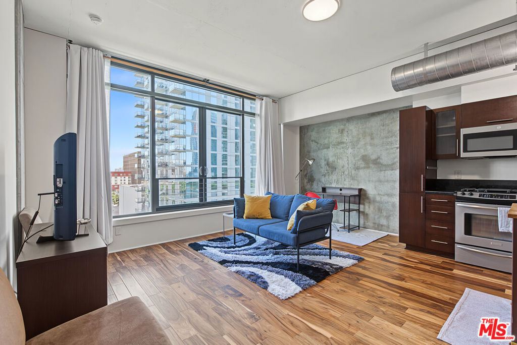 1111 S Grand Avenue 817 — photo