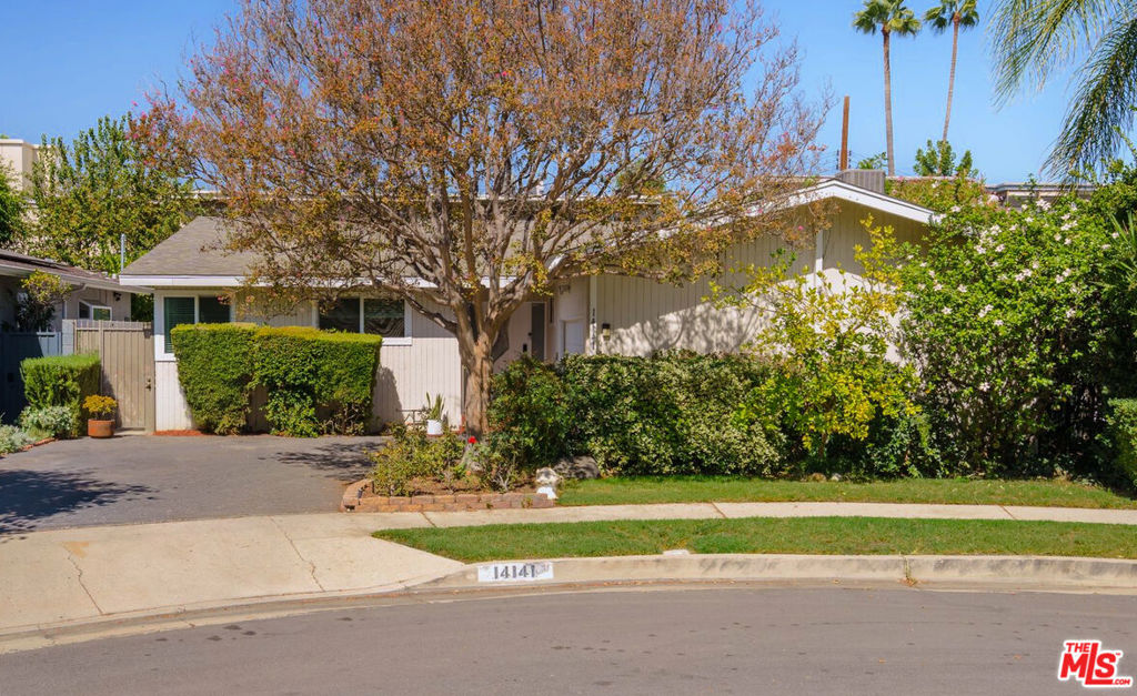 14141 Killion Street — photo