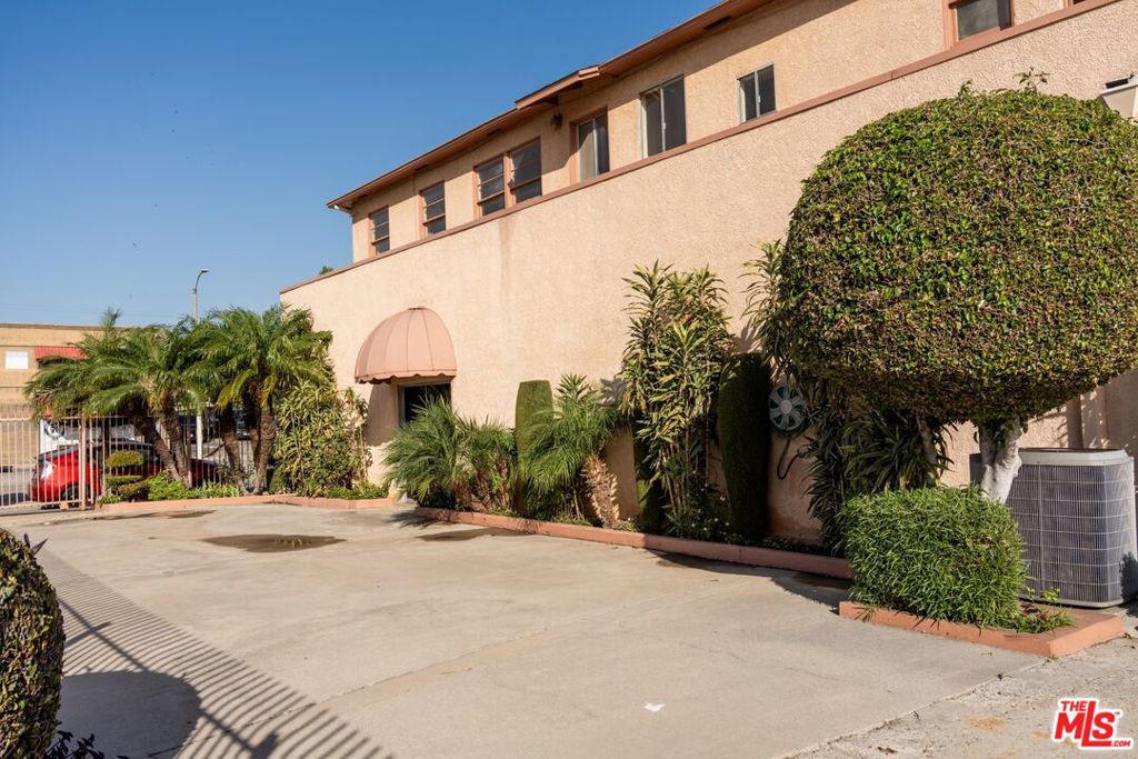 3527 W Beverly Boulevard — photo