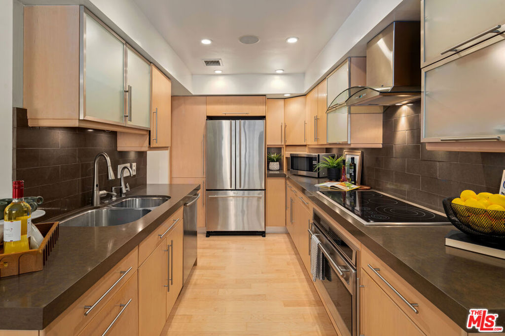 1221 N Kings Road 307 — photo