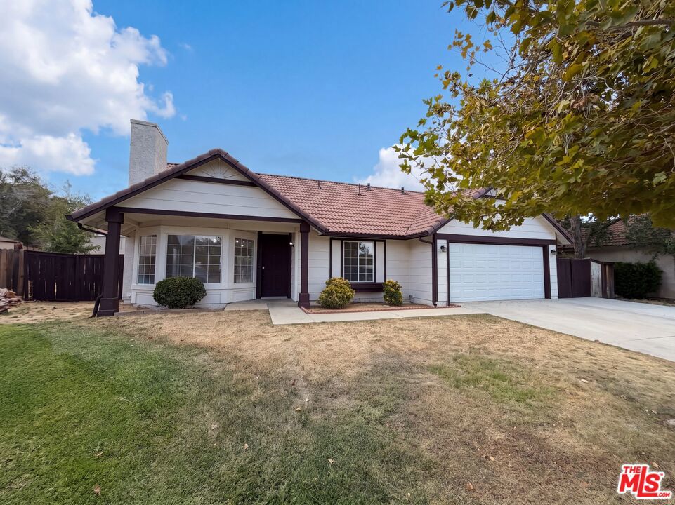 545 Spruce Court — photo