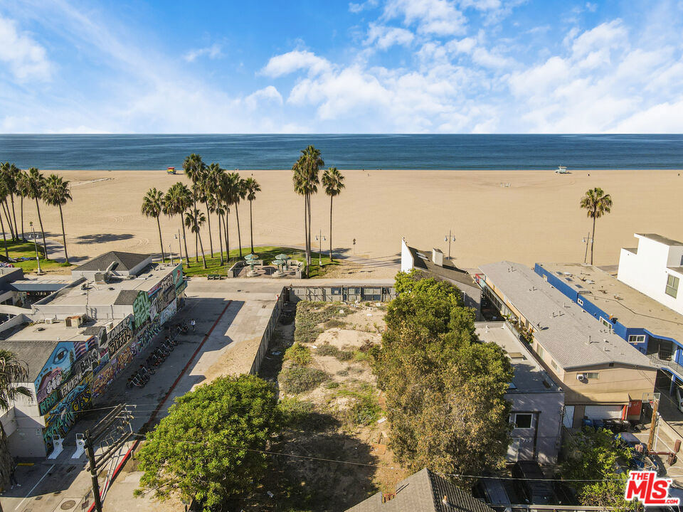 723 Ocean Front Walk — photo