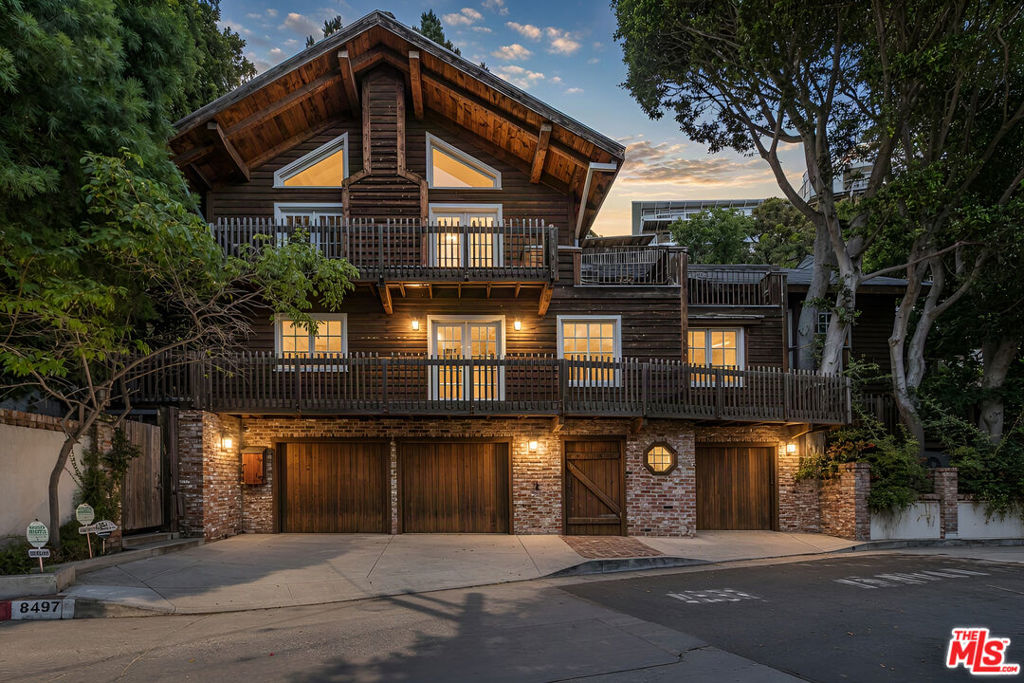 8497 Harold Way — photo