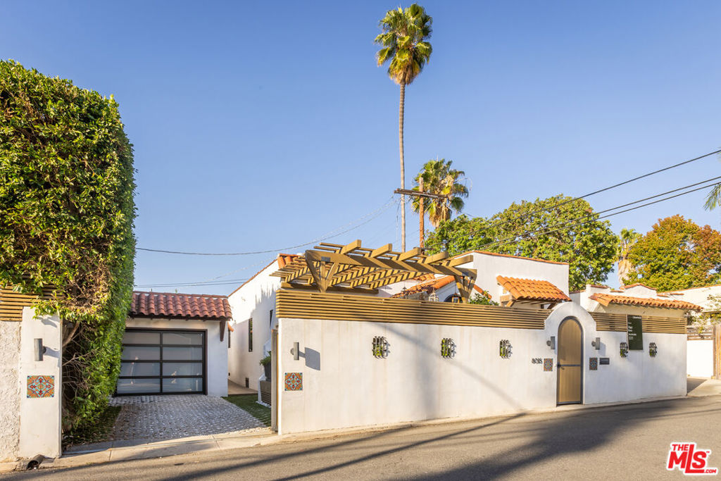 8015 Rosewood Avenue — photo
