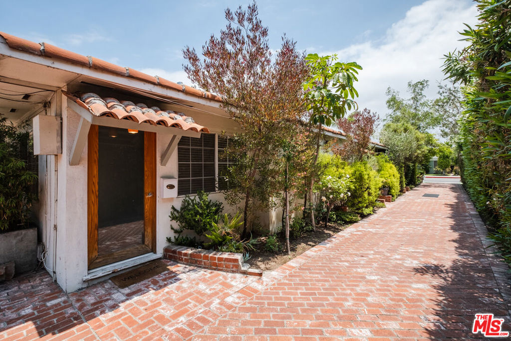 1405 Ocean Park Boulevard D — photo