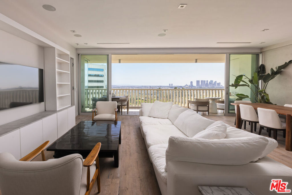 9255 Doheny Road 704 — photo
