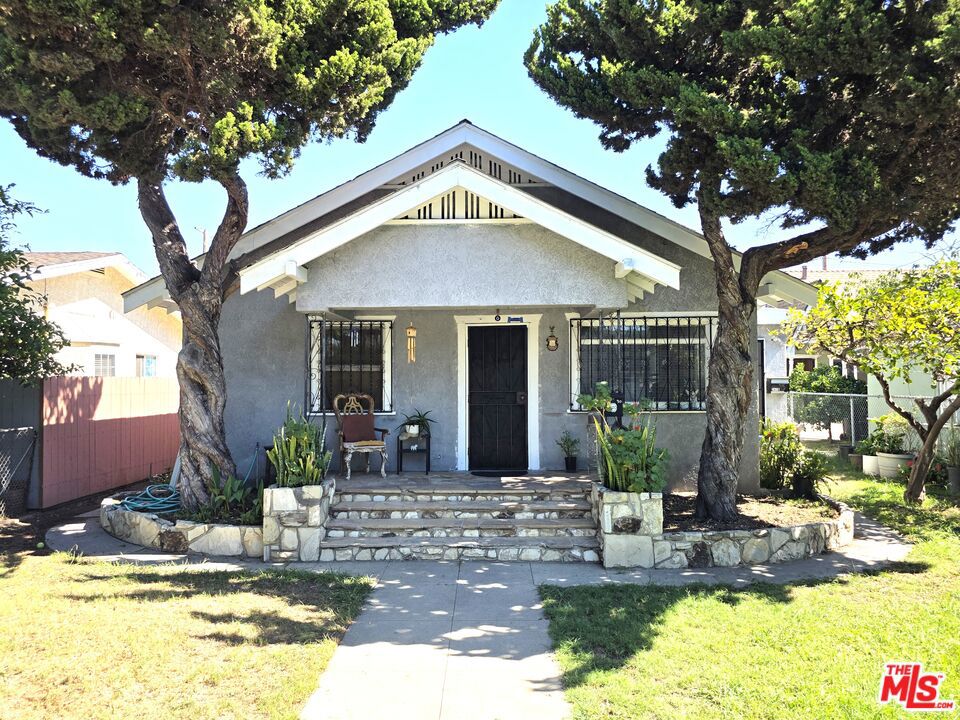 2470 Pasadena Avenue — photo