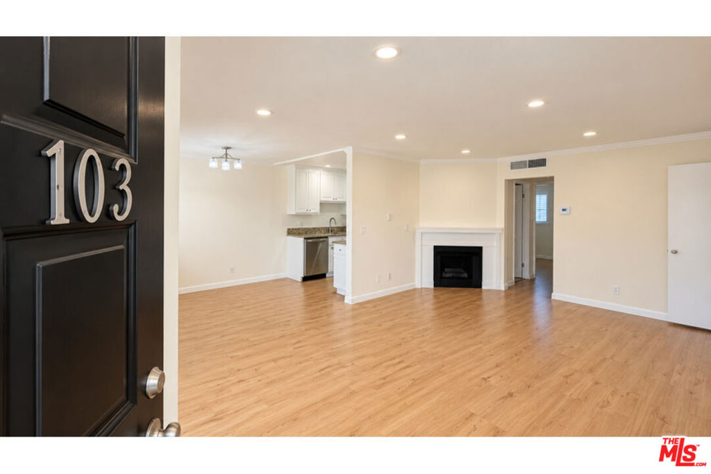 15141 Burbank Boulevard Unit 103 — photo