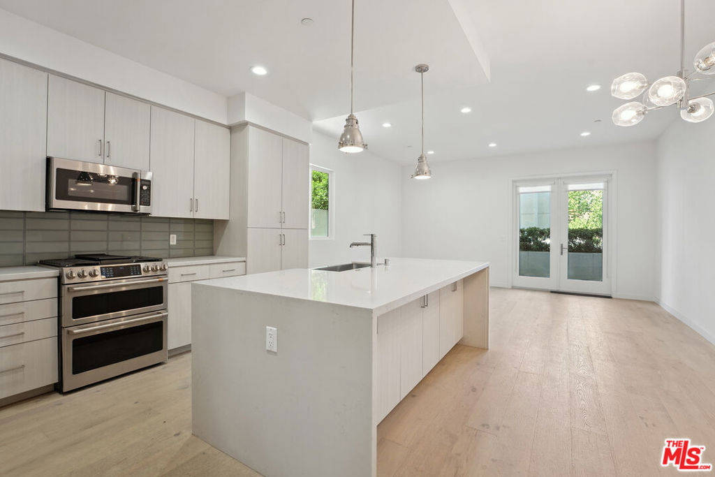 1746 Garfield Place Unit 101 — photo
