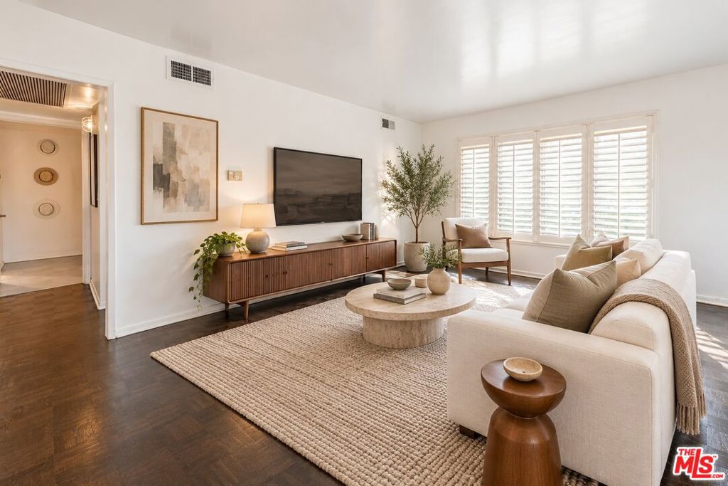 1250 N Kings Road 504 — photo