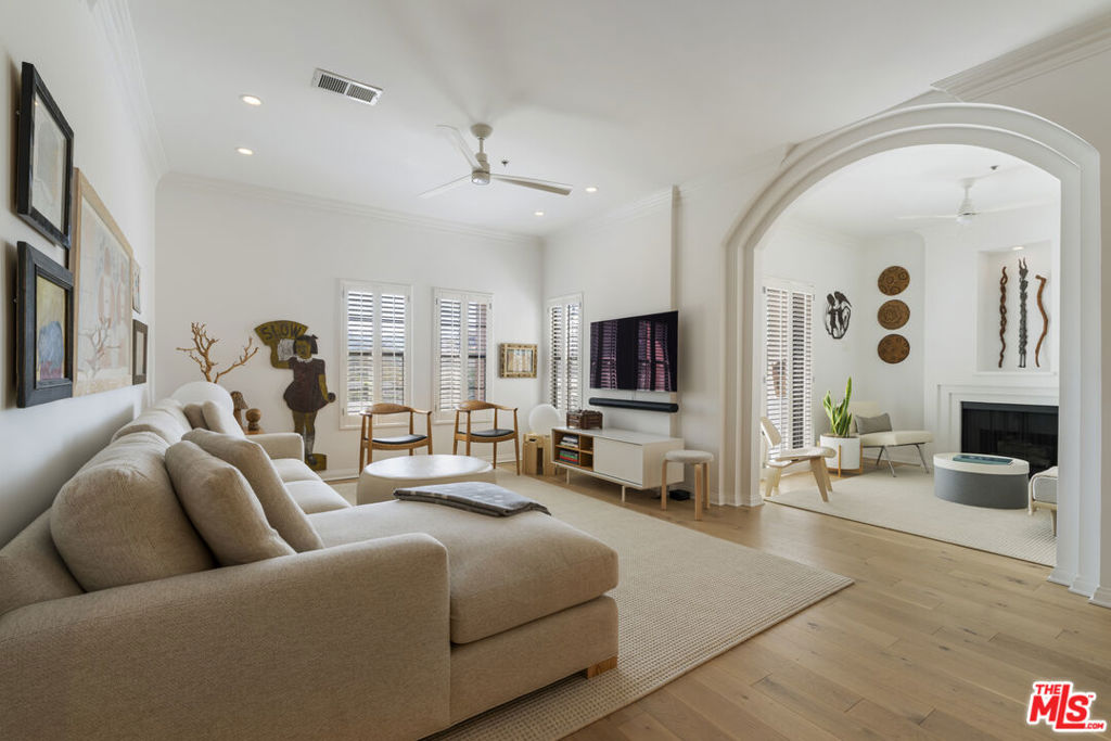 12603 Moorpark Street Unit 306 — photo