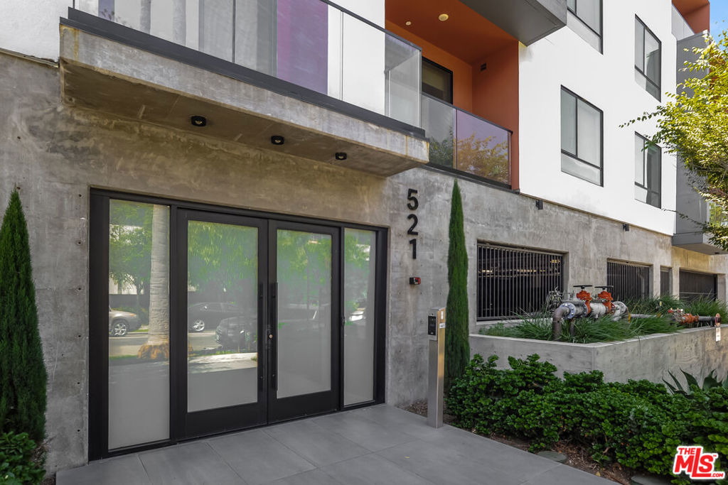 521 N Gramercy Place 306 — photo