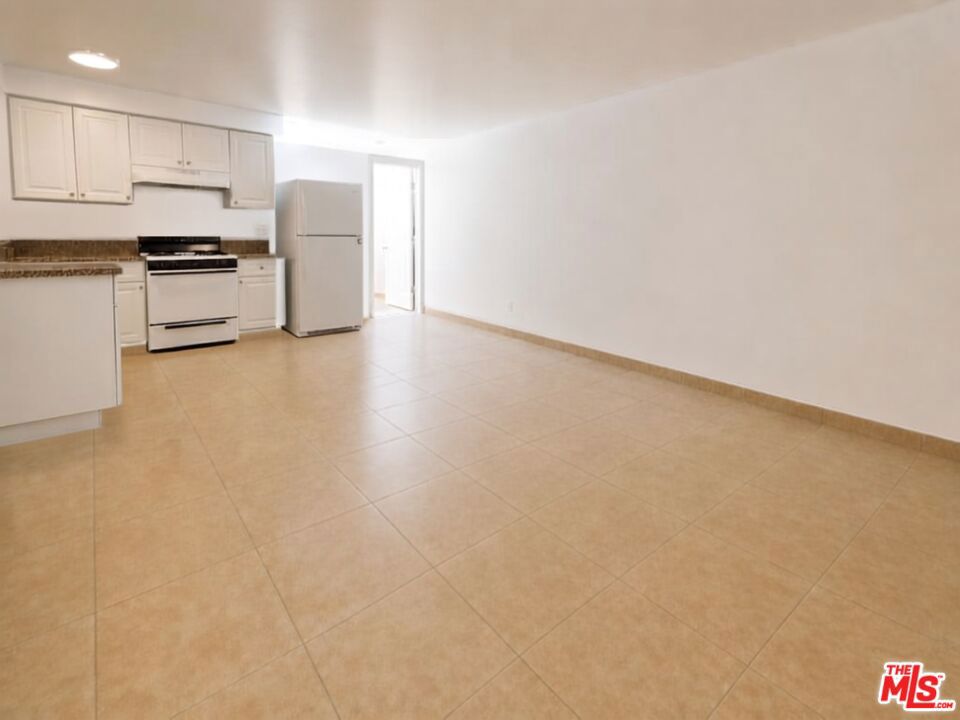 6859 Laurel Canyon Boulevard 210 — photo