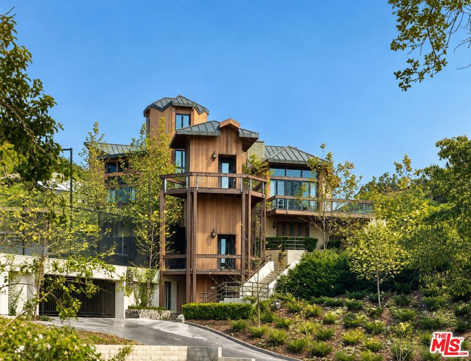 1119 Moraga Dr — photo
