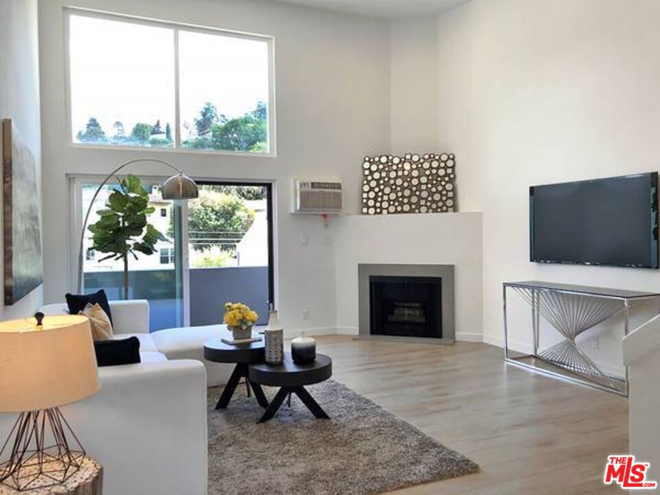 2211 Griffith Park 6 — photo
