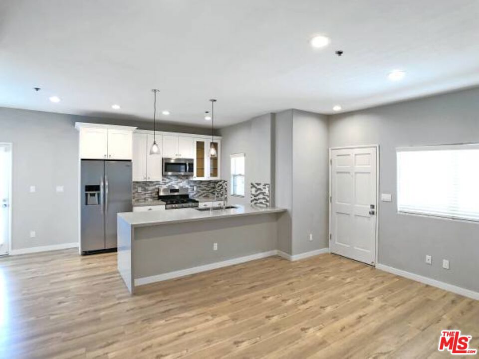 10560 Santa Monica 304 — photo