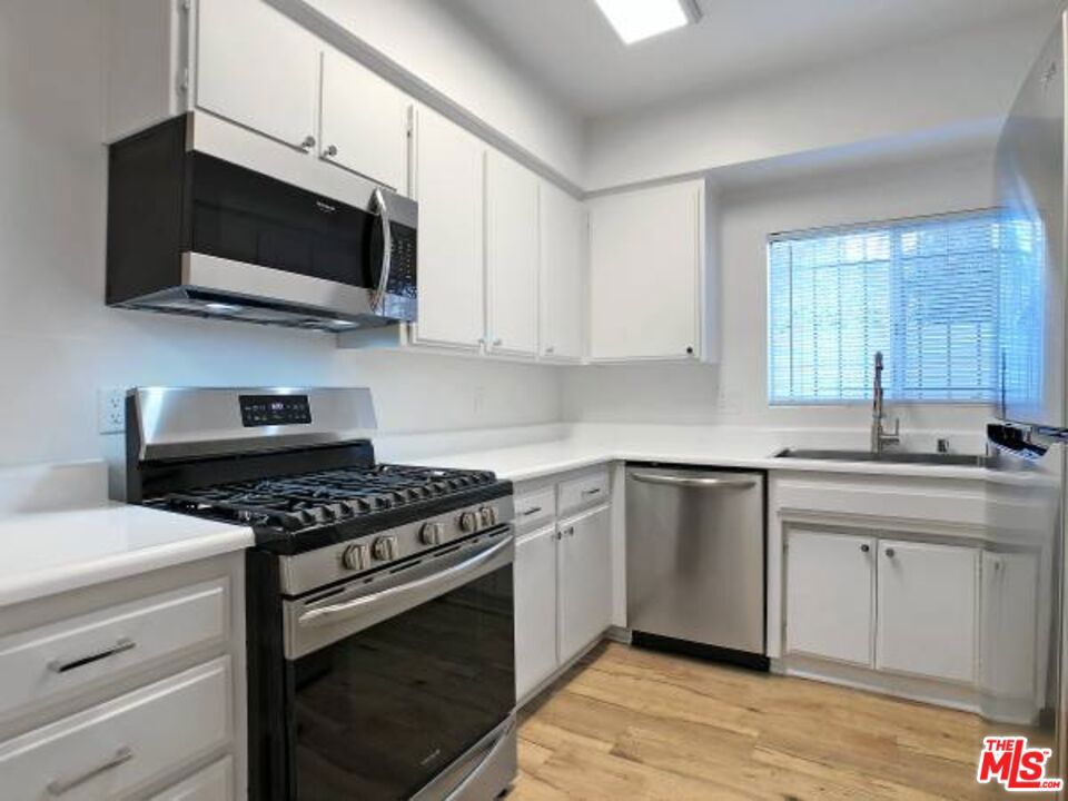 4407 Ambrose Avenue 106 — photo
