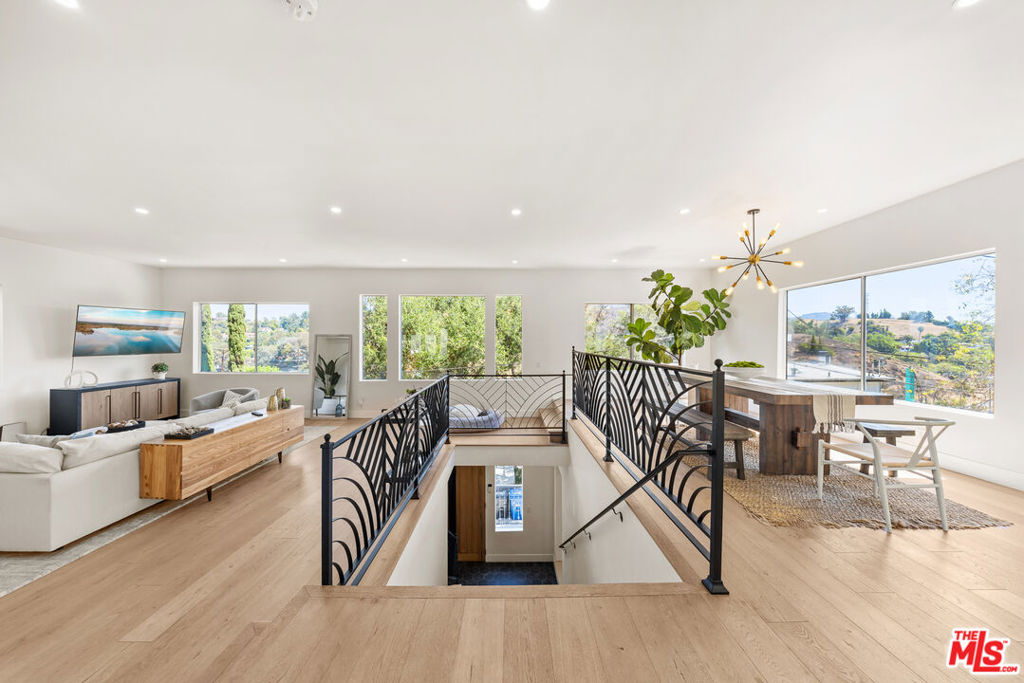 2927 Park Center Drive — photo