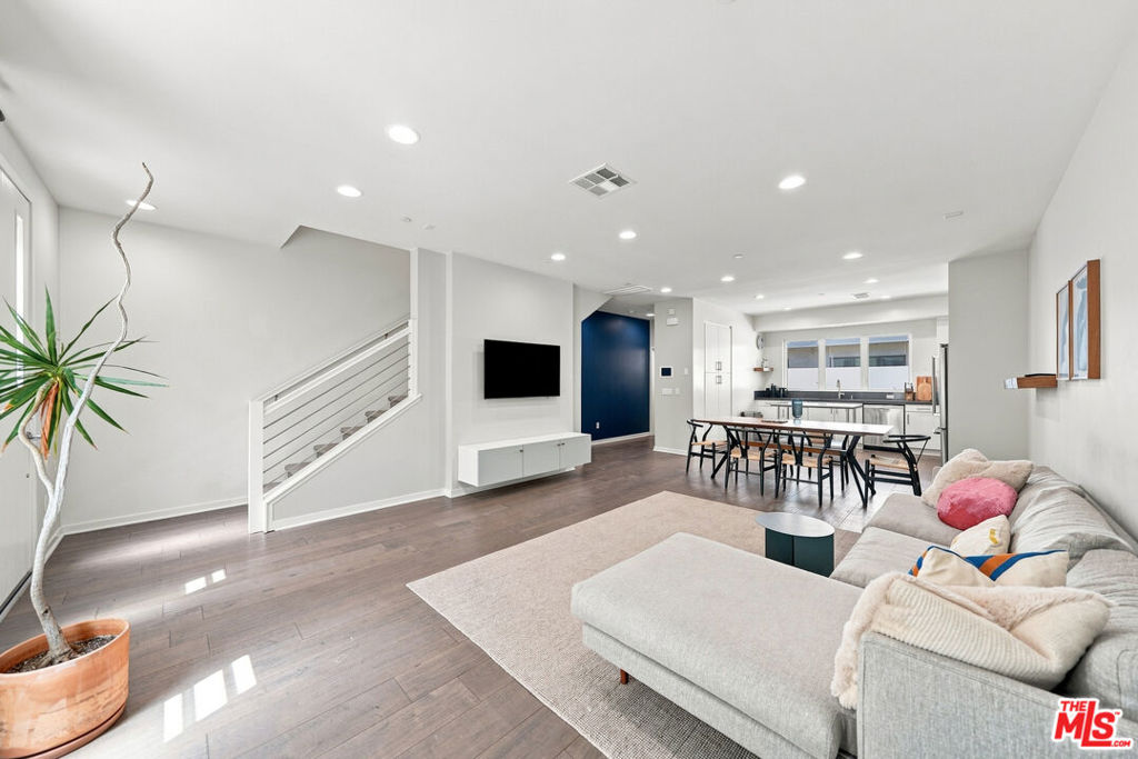 2928 Rowena Avenue Unit 3 — photo