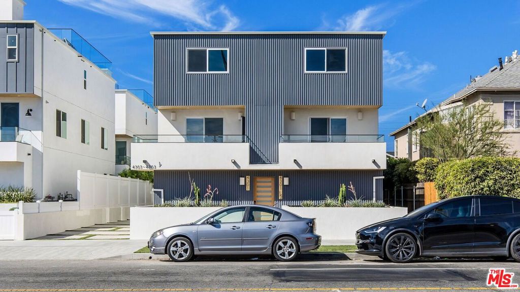 4303 Tujunga Avenue — photo