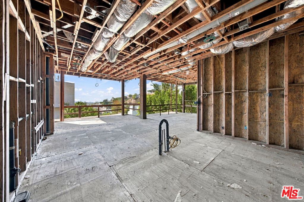 1688 Sunset Plaza Drive — photo