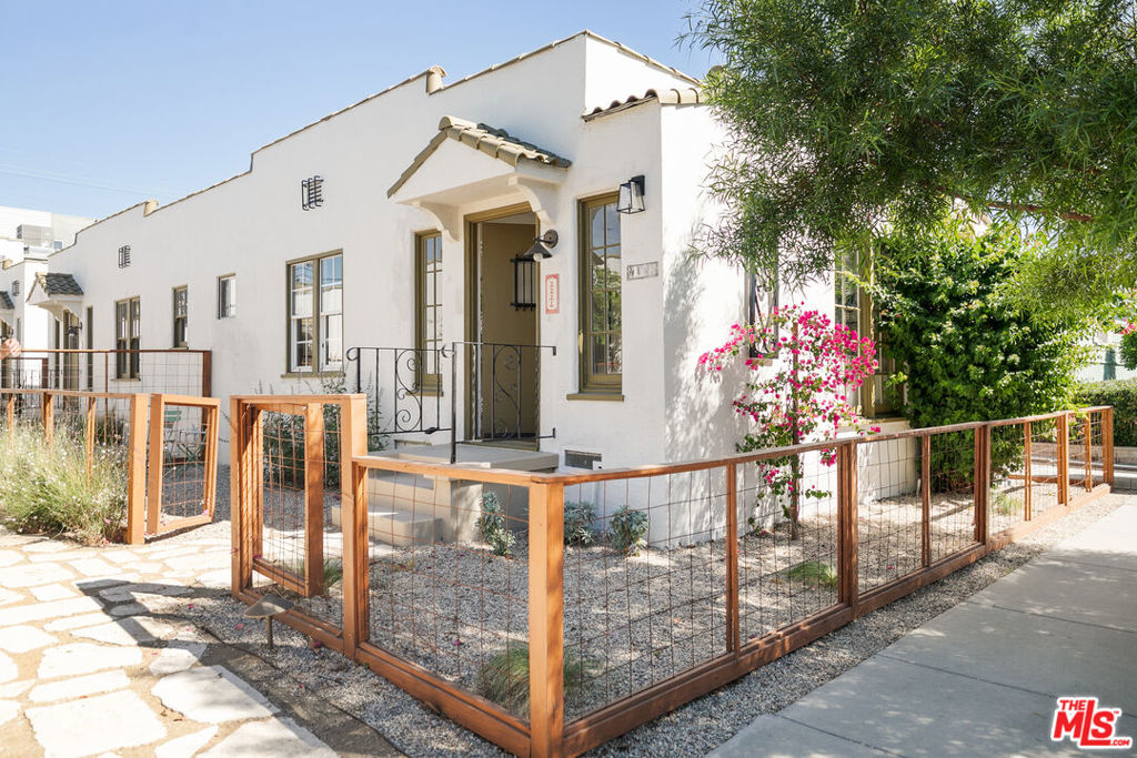 2221 Addison Way — photo
