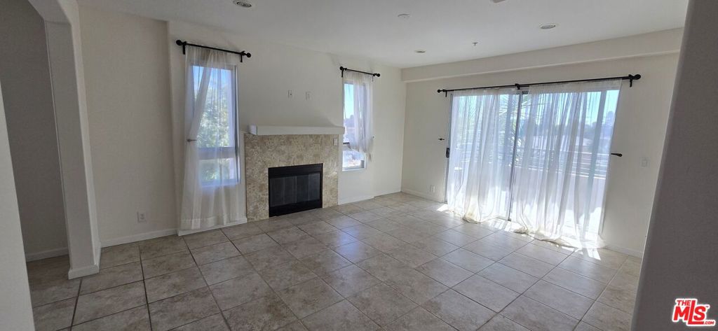 1748 Colby Avenue 201 — photo