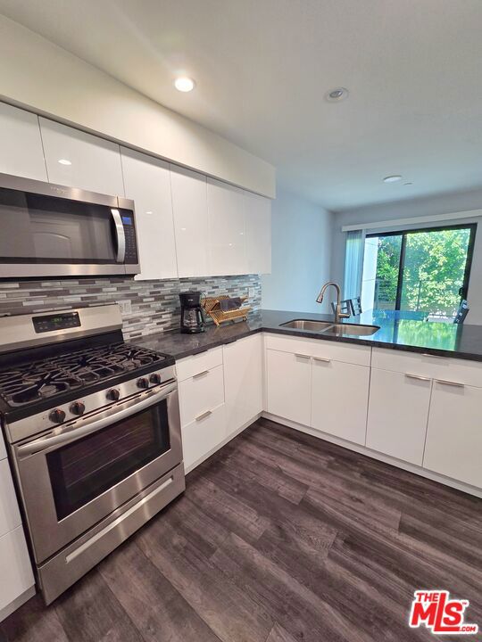 2651 S Hobart Blvd 9 — photo