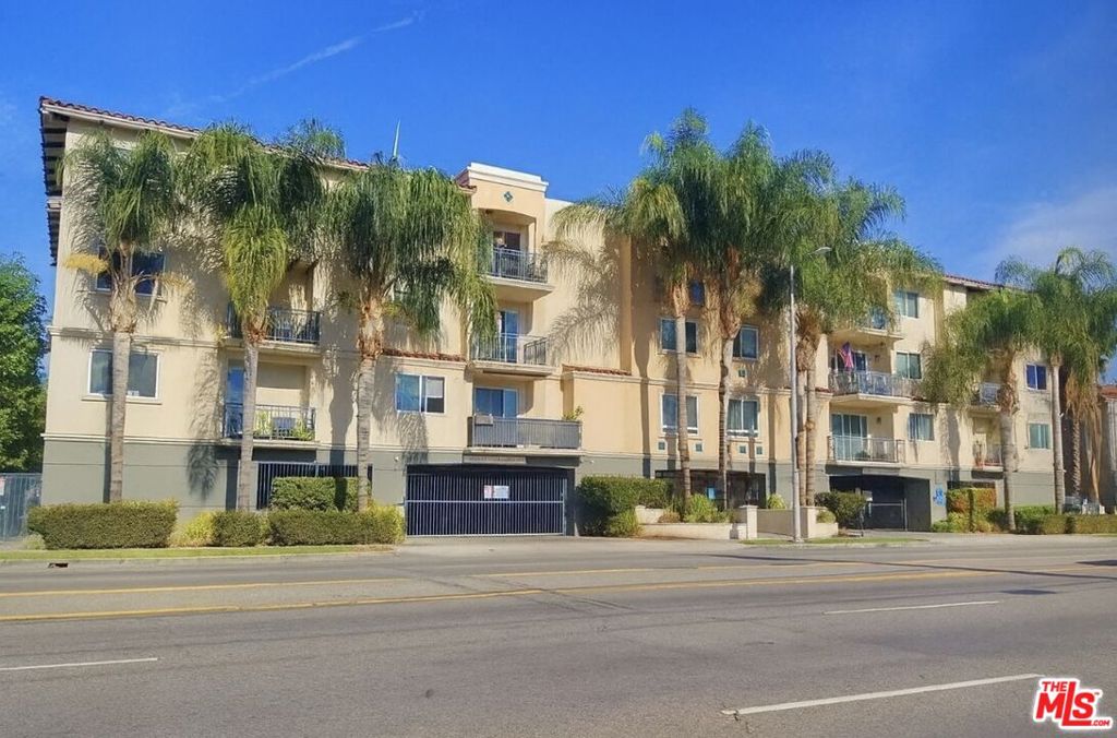 13941 Sherman Way Unit 208 — photo