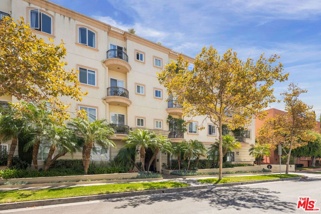 132 S Maple Drive Unit Ph3 — photo