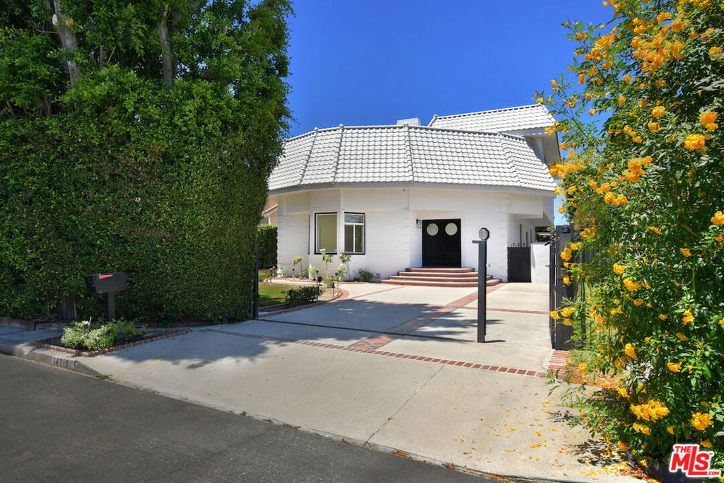 14713 Valleyheart Drive — photo