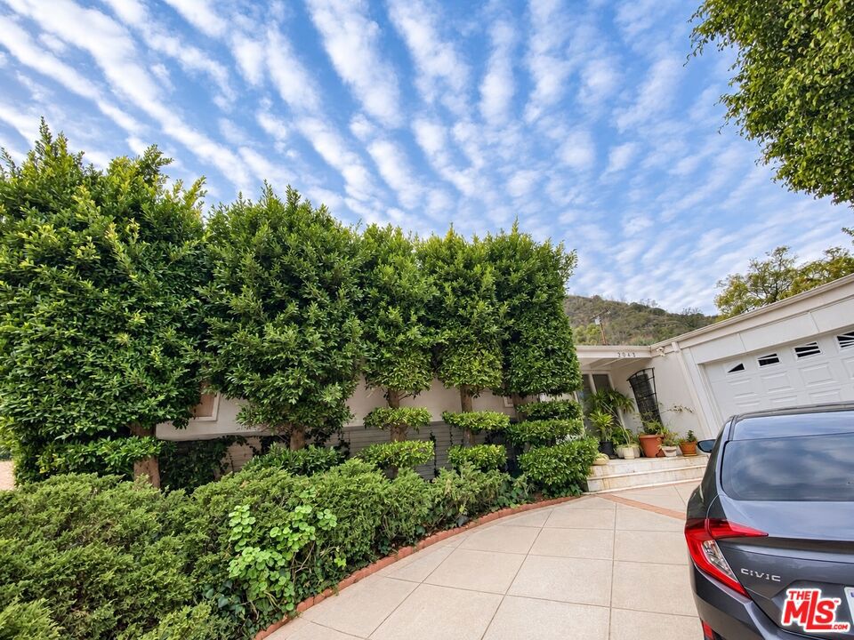 2043 San Ysidro Drive — photo