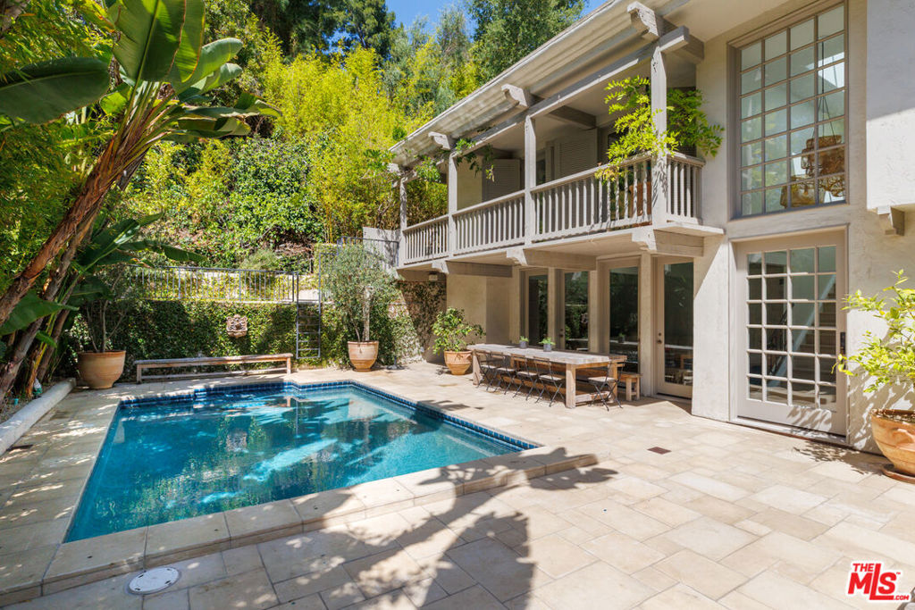 1610 Benedict Canyon Drive — photo
