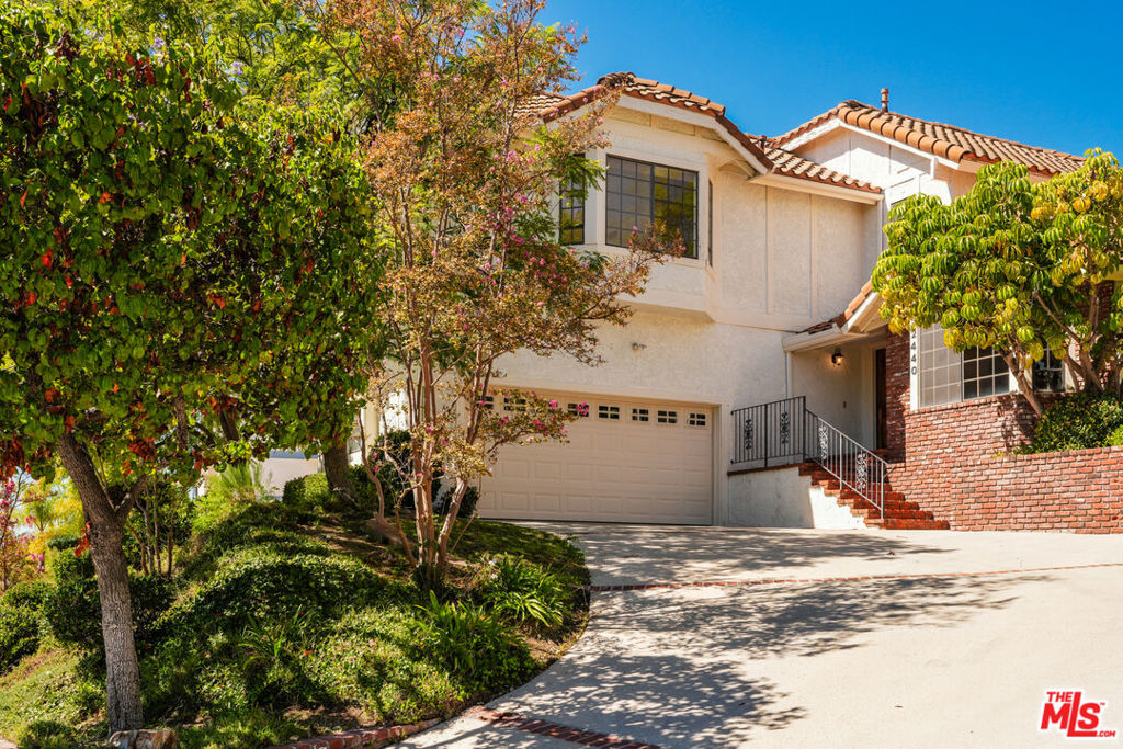 2440 Flintridge Drive — photo