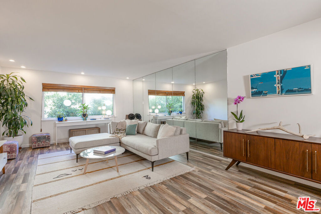 2260 N Cahuenga Boulevard Unit 306 — photo
