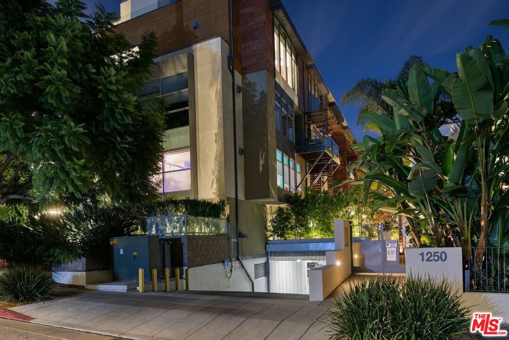 1250 N Harper Avenue Unit 302 — photo