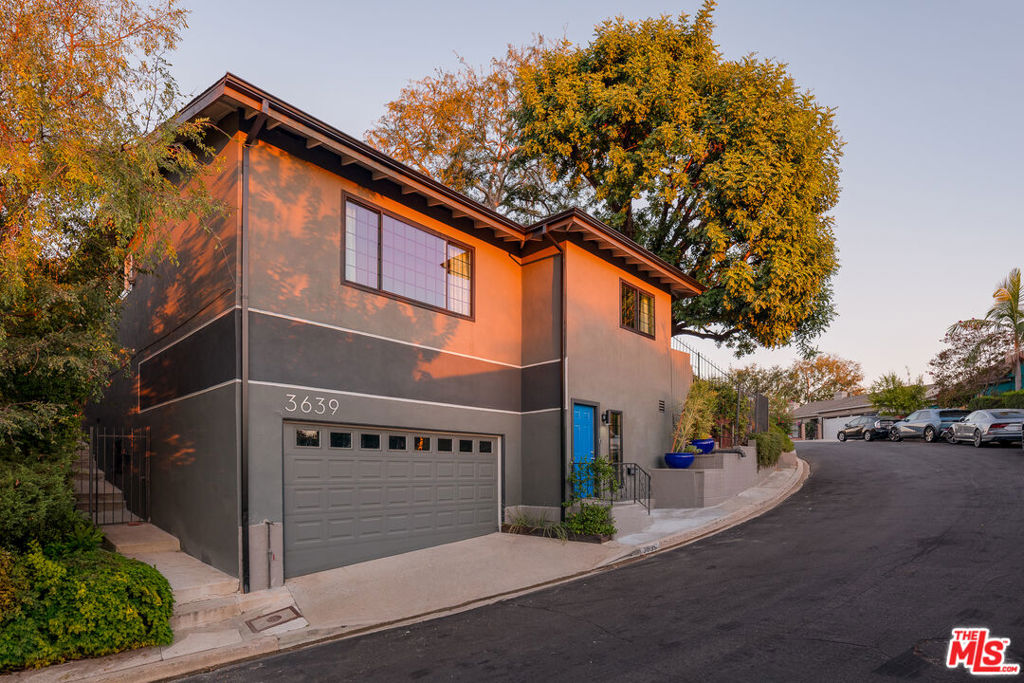 3639 Roderick Road — photo