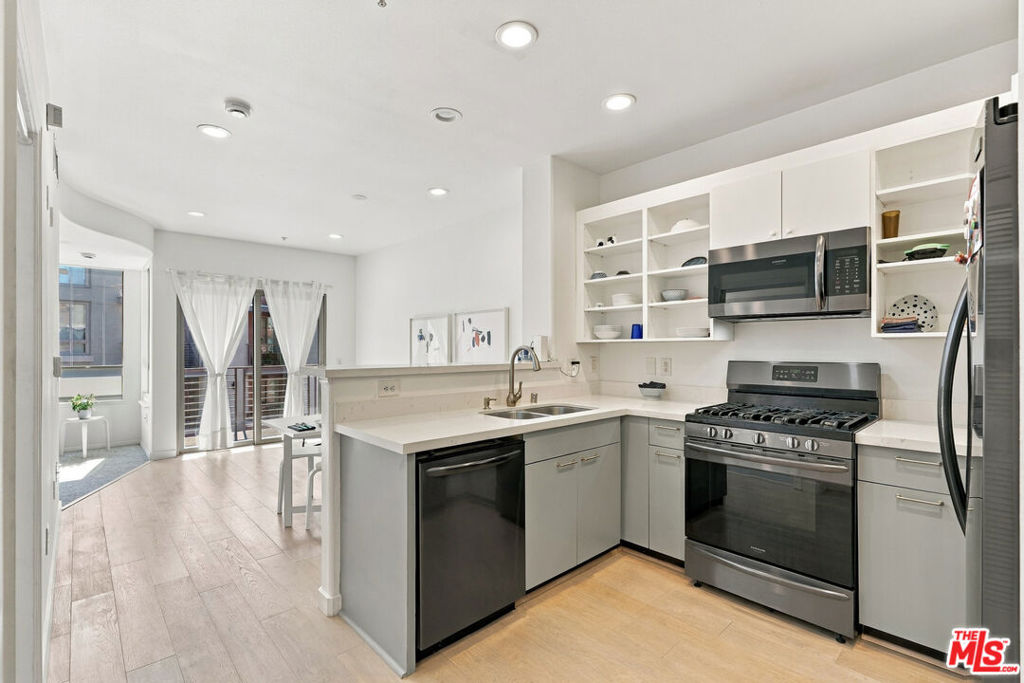 100 S Alameda Street Unit 419 — photo
