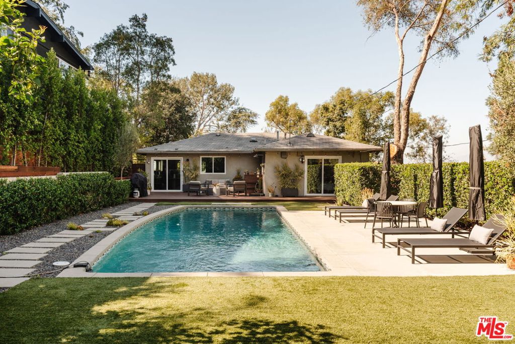 3126 Oakcrest Drive — photo
