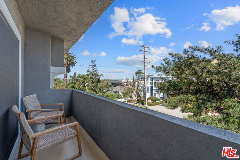 423 Pier Avenue Unit 4 — photo