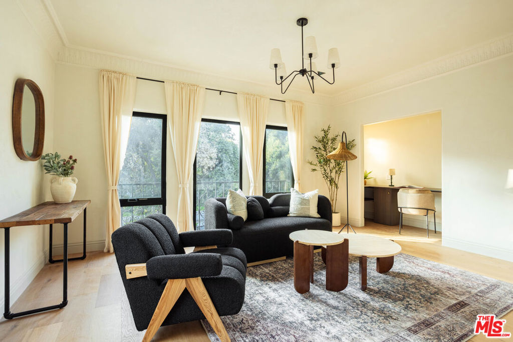 144 N Clark Drive Unit 202 — photo