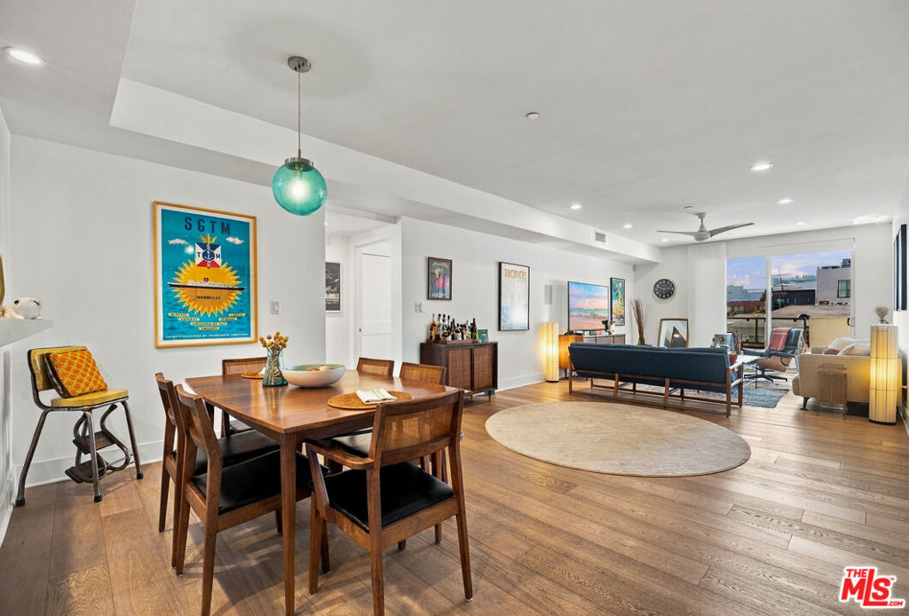 118 N Kings Road Unit 301 — photo