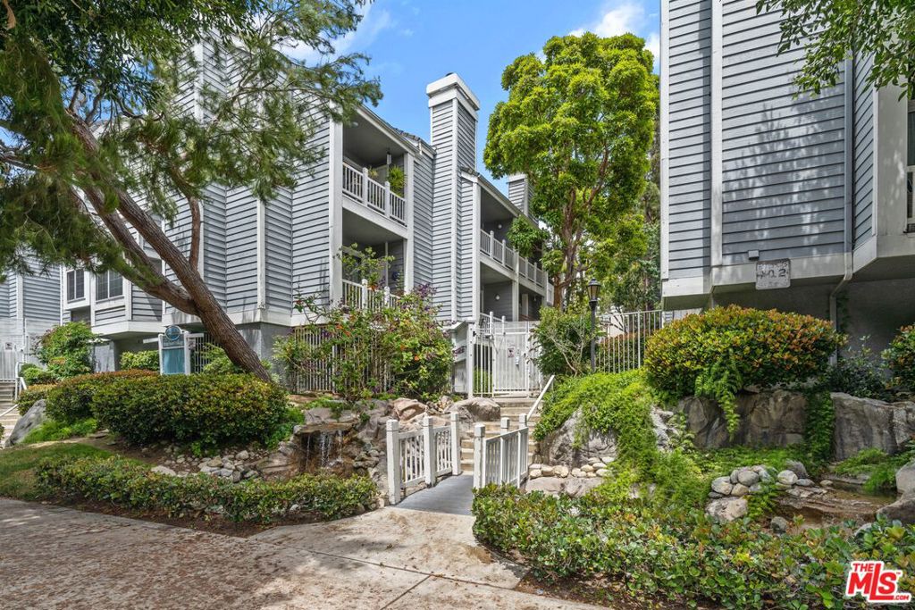 8500 Falmouth Avenue Unit 3215 — photo