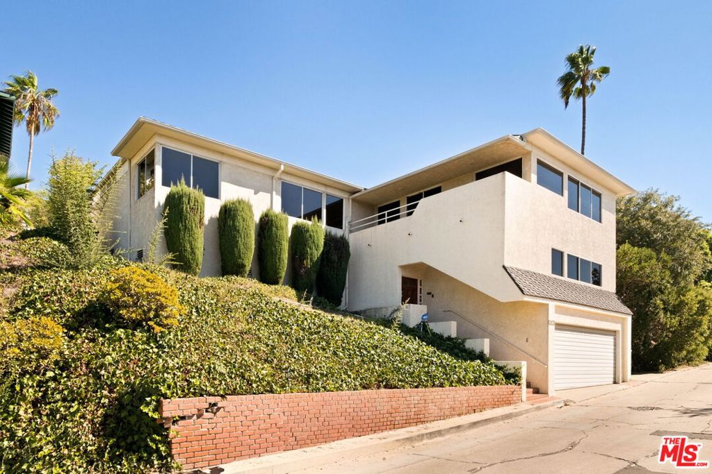 2470 Micheltorena Street — photo