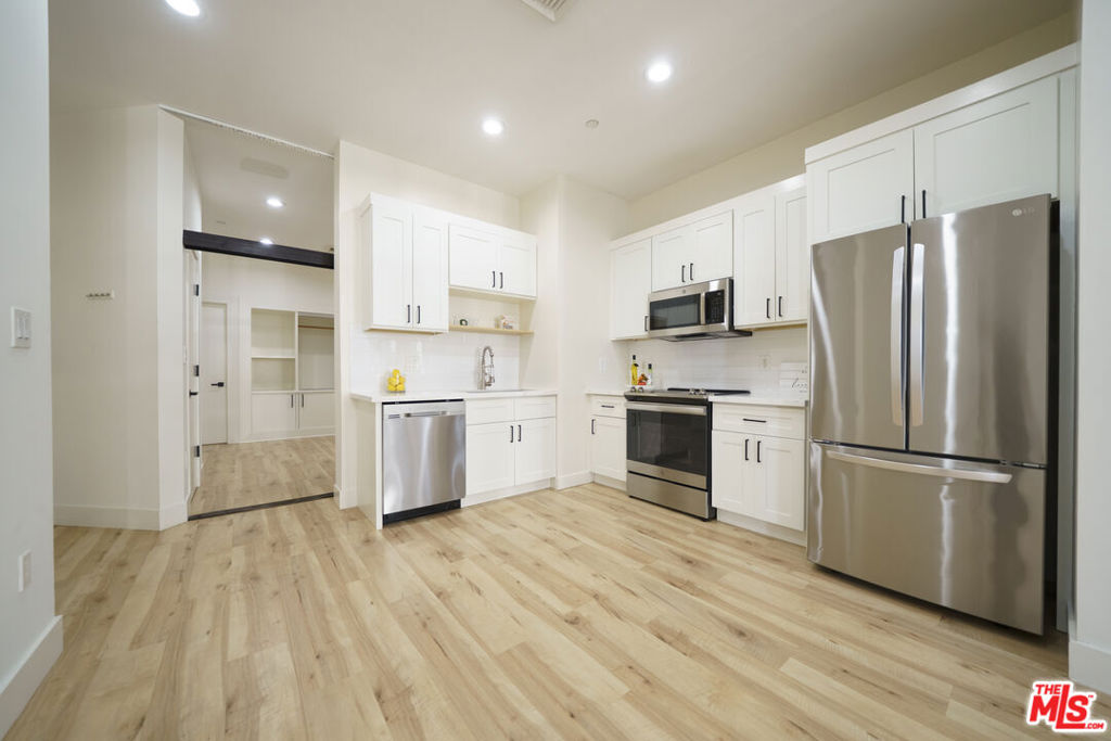 3810 Wilshire Boulevard Unit 804 — photo