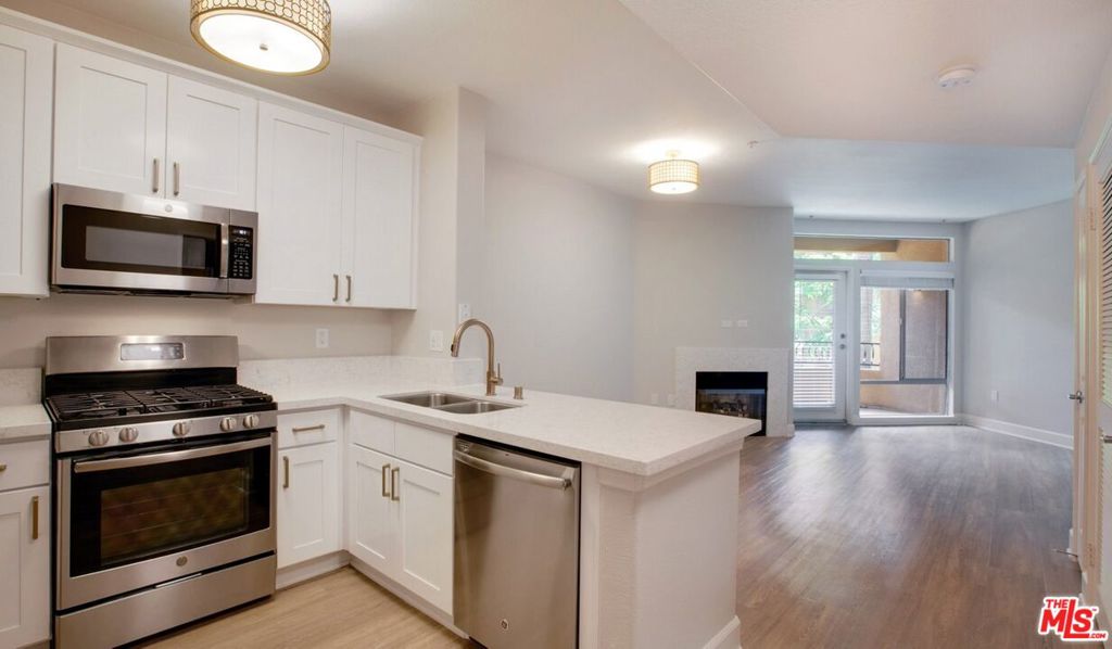348 S Hauser Boulevard Unit 2-301 — photo
