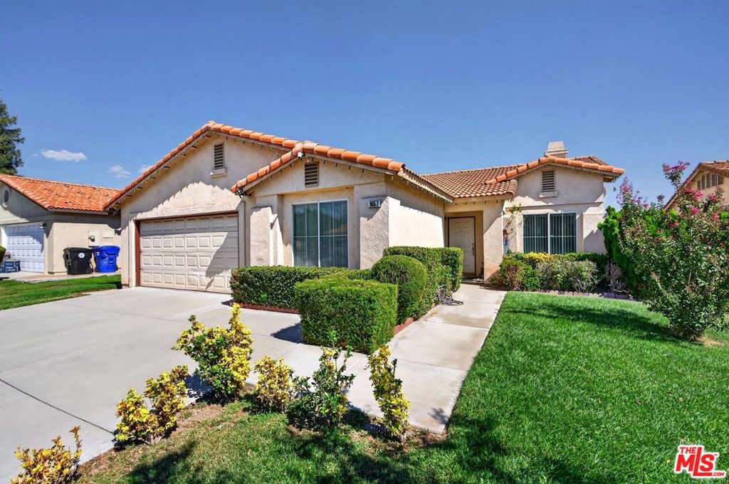 1657 Clyde Street — photo