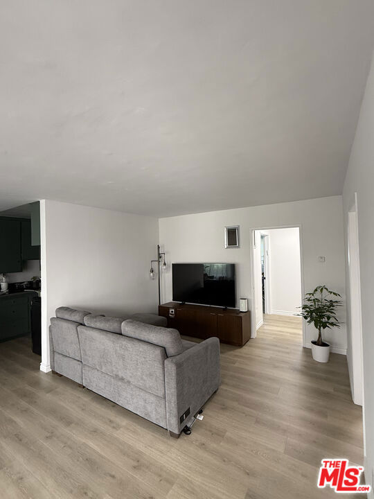 14930 Magnolia Boulevard Unit 3 — photo