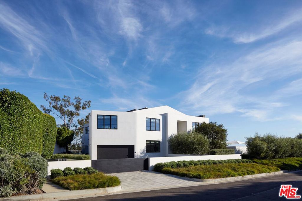 400 Amalfi Drive — photo