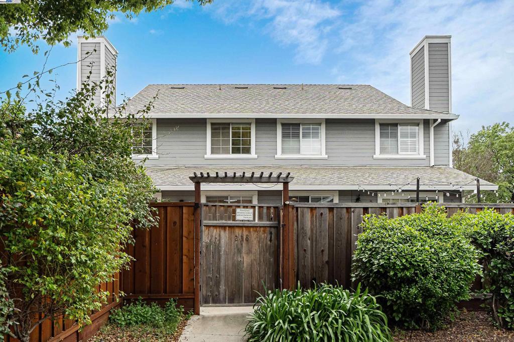 238 Mavis Dr — photo